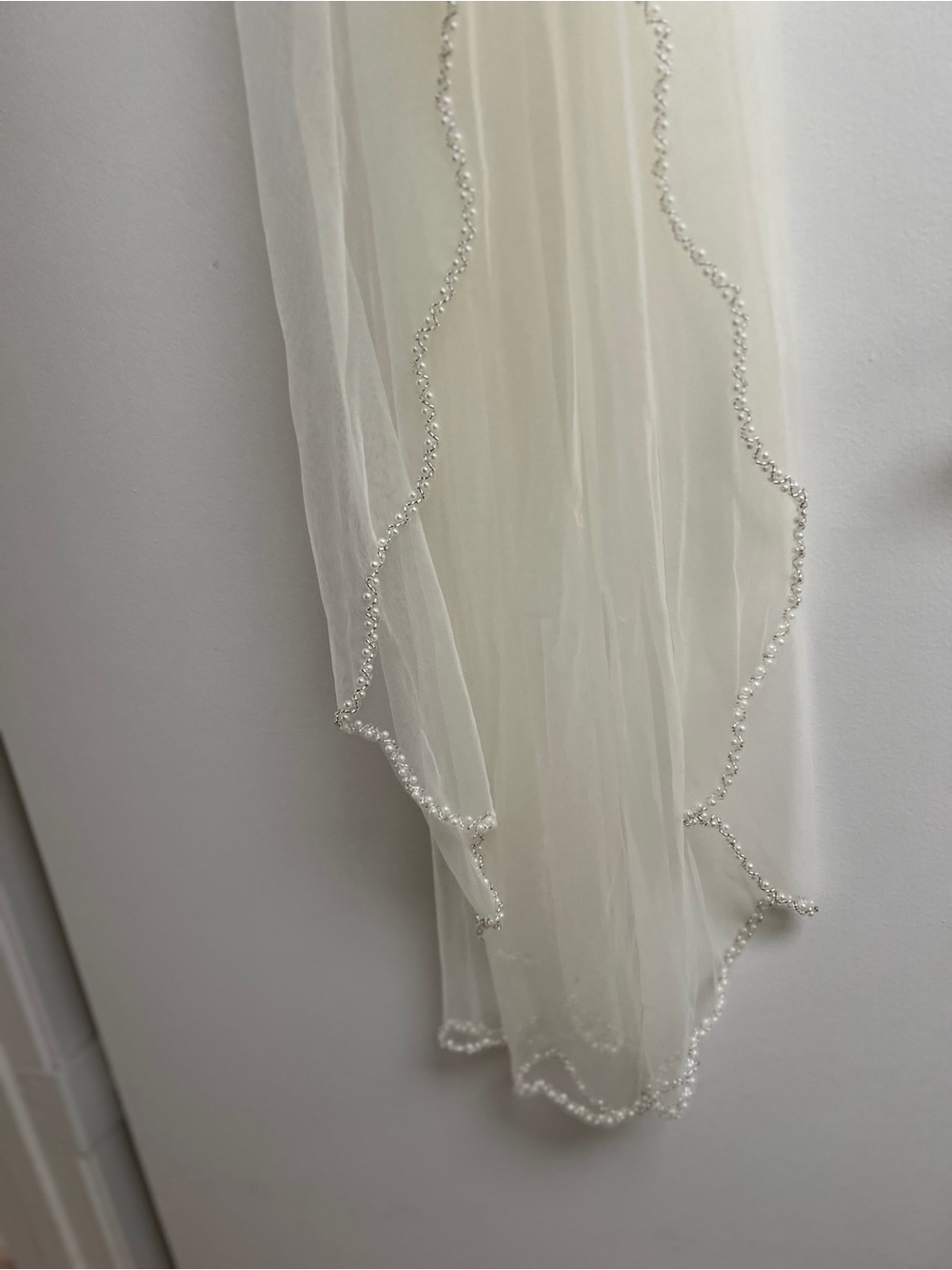Beaded Pearl ivory white fingertip-length, angel-cut veil - white/ivory - Picture 2 of 4
